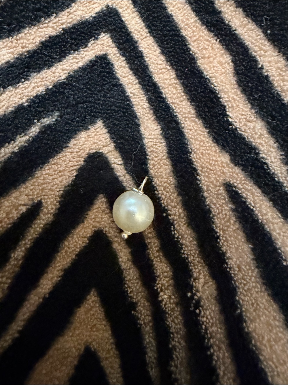 Diamond International Lustrous White Pearl Pendant Charm